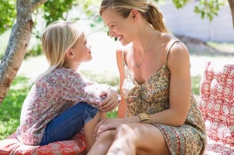 Mẹ dạy con gái: Hạnh phúc là biết ước muốn vừa đủ