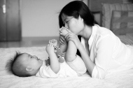 Làm mẹ ở Việt Nam là khổ nhất?