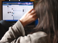Giới trẻ ngày càng xấu vì mạng xã hội