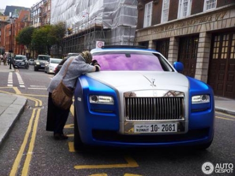 Ông lão ăn mày và đại gia Rolls Royce