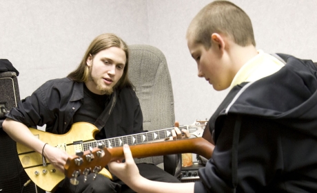 Speaking is easy: Guitar Lessons