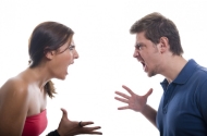 9 suy nghĩ tiêu cực đang âm thầm tàn phá mối quan hệ của bạn